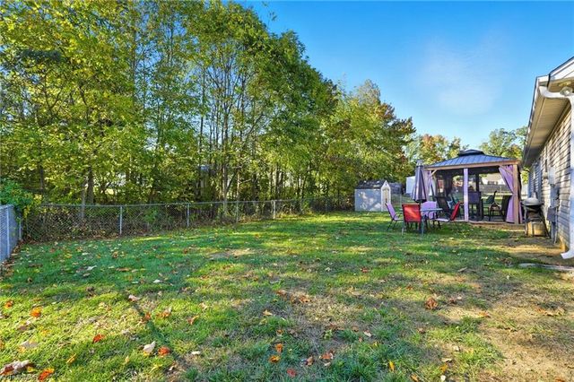 3772 Cheshire Place Court, Winston-salem, NC 27106