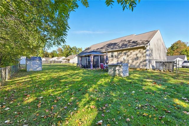 3772 Cheshire Place Court, Winston-salem, NC 27106