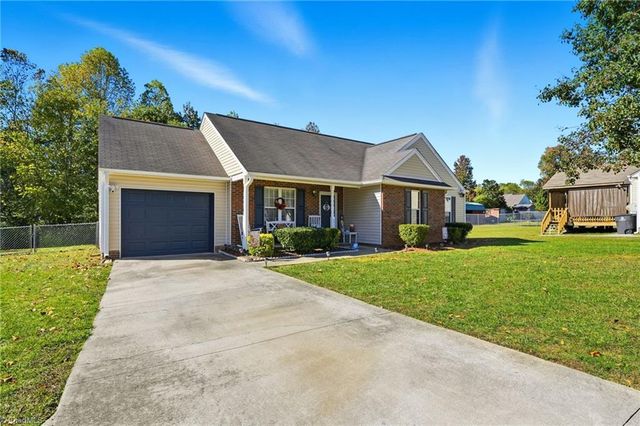 3772 Cheshire Place Court, Winston-salem, NC 27106