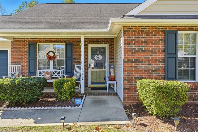 3772 Cheshire Place Court, Winston-salem, NC 27106