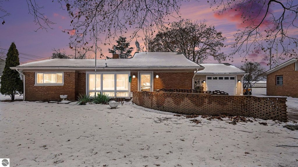 Image 1 of property listing at 215 Dearing Drive, Shepherd, MI 48883