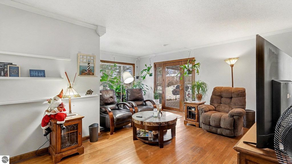 Image 11 of property listing at 215 Dearing Drive, Shepherd, MI 48883