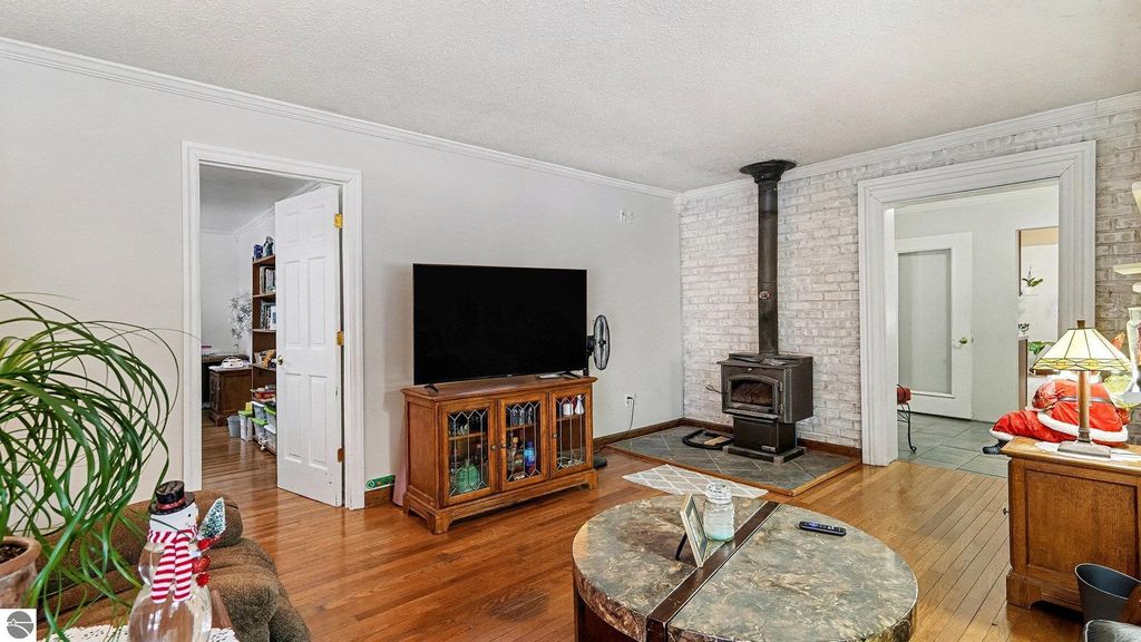 Image 12 of property listing at 215 Dearing Drive, Shepherd, MI 48883