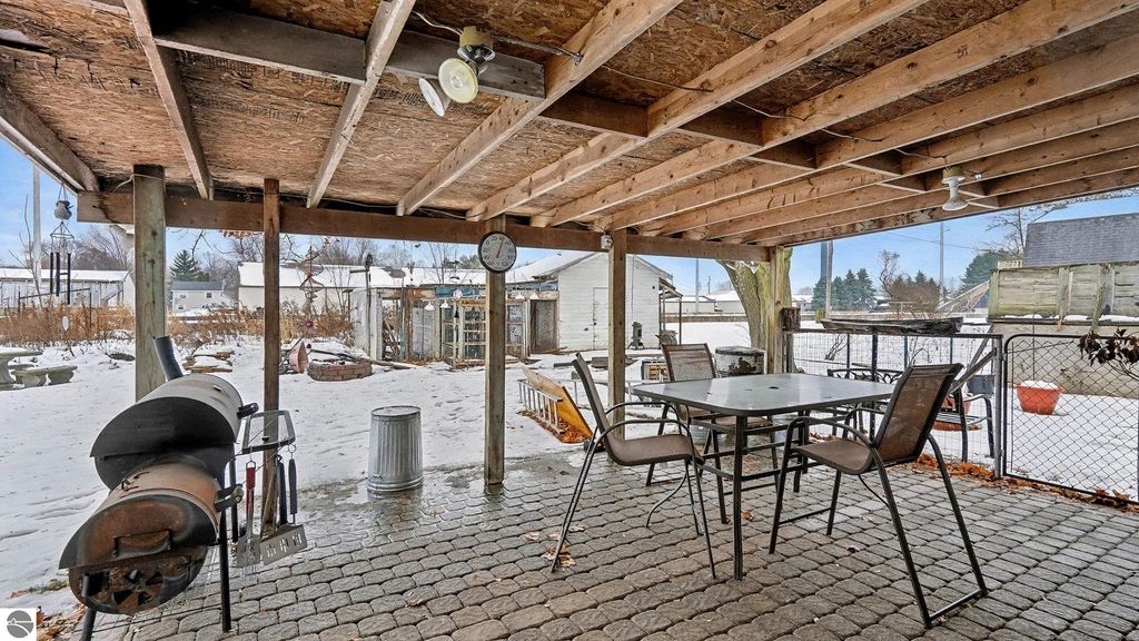 Image 15 of property listing at 215 Dearing Drive, Shepherd, MI 48883