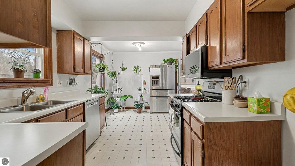 Image 2 of property listing at 215 Dearing Drive, Shepherd, MI 48883