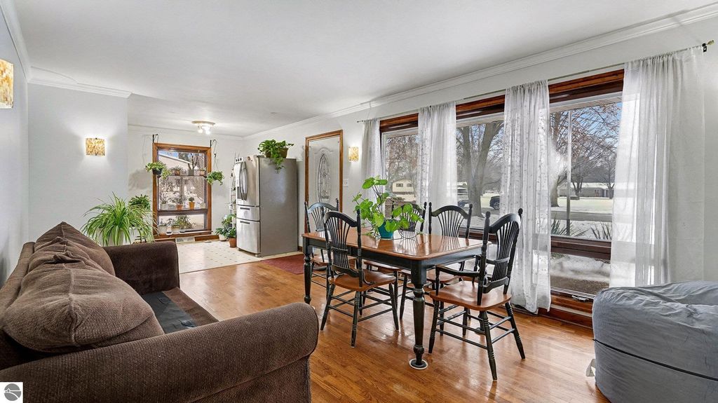 Image 4 of property listing at 215 Dearing Drive, Shepherd, MI 48883