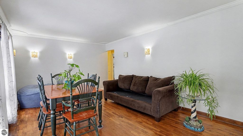 Image 5 of property listing at 215 Dearing Drive, Shepherd, MI 48883