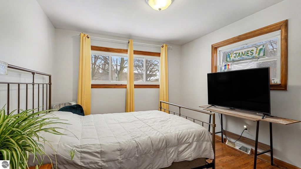 Image 8 of property listing at 215 Dearing Drive, Shepherd, MI 48883