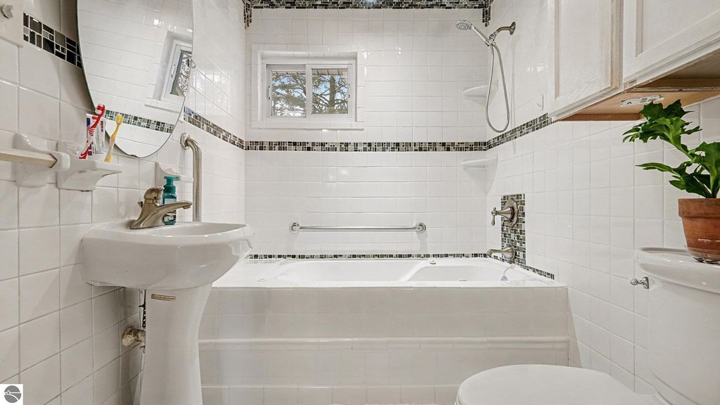 Image 9 of property listing at 215 Dearing Drive, Shepherd, MI 48883