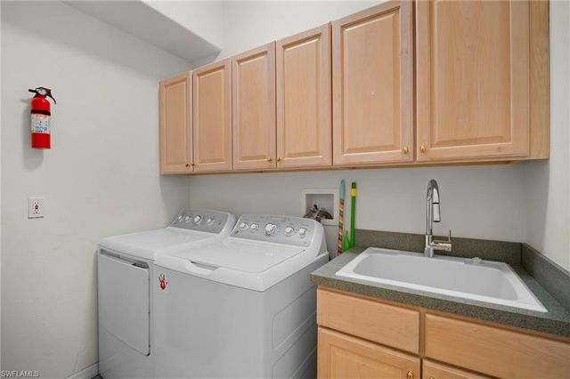 8302 Danbury BLVD, Naples, FL 34120