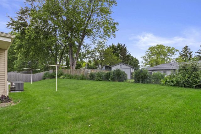 6928 W Imperial DRIVE, Franklin, WI 53132