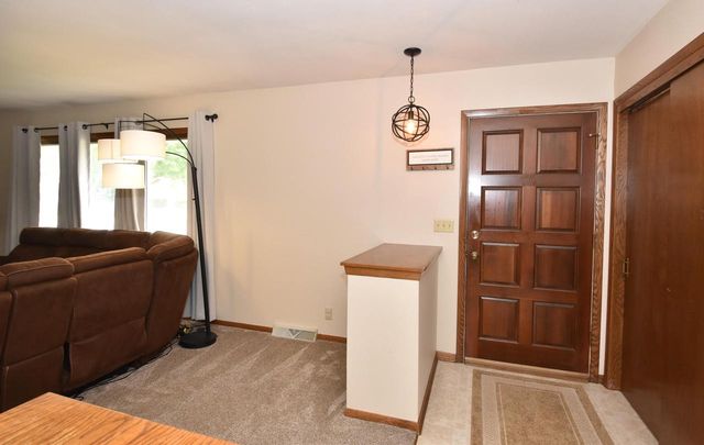 6928 W Imperial DRIVE, Franklin, WI 53132
