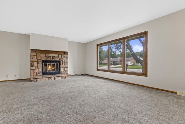 6928 W Imperial DRIVE, Franklin, WI 53132