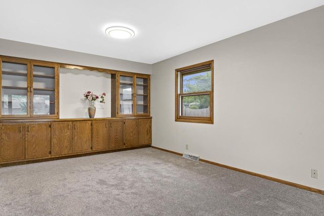 6928 W Imperial DRIVE, Franklin, WI 53132