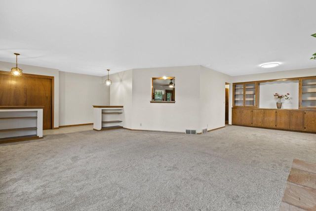 6928 W Imperial DRIVE, Franklin, WI 53132