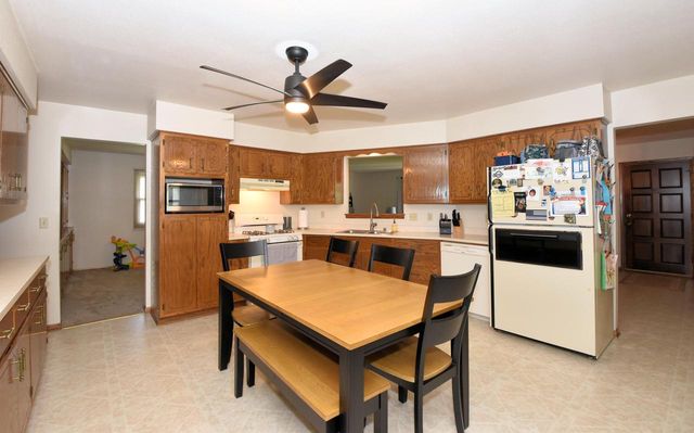 6928 W Imperial DRIVE, Franklin, WI 53132