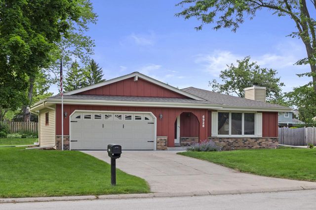 6928 W Imperial DRIVE, Franklin, WI 53132