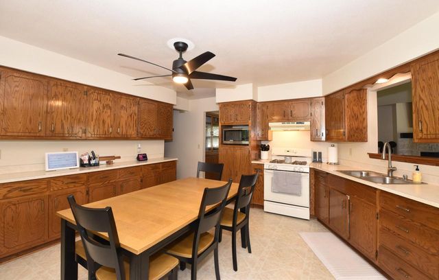 6928 W Imperial DRIVE, Franklin, WI 53132