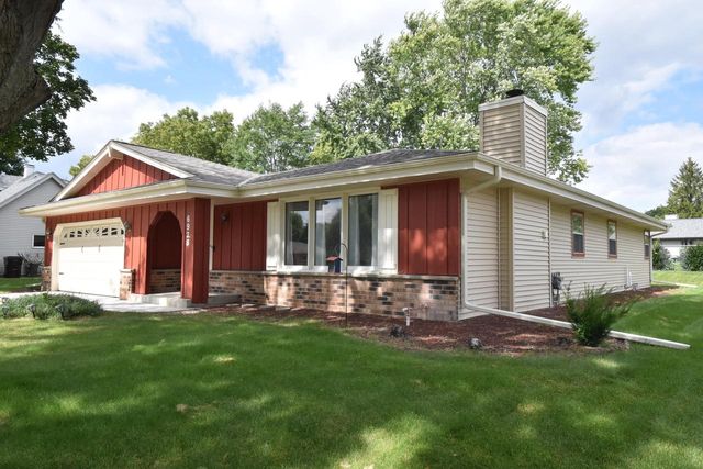 6928 W Imperial DRIVE, Franklin, WI 53132