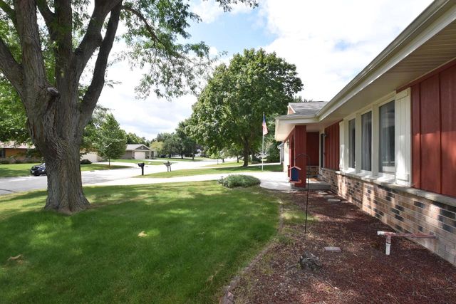 6928 W Imperial DRIVE, Franklin, WI 53132