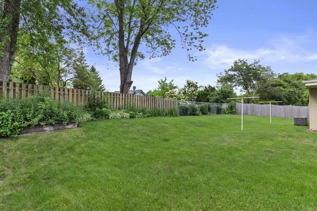 6928 W Imperial DRIVE, Franklin, WI 53132