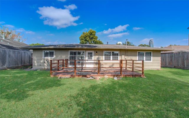 5329 Pagewood Lane, Houston, TX 77056