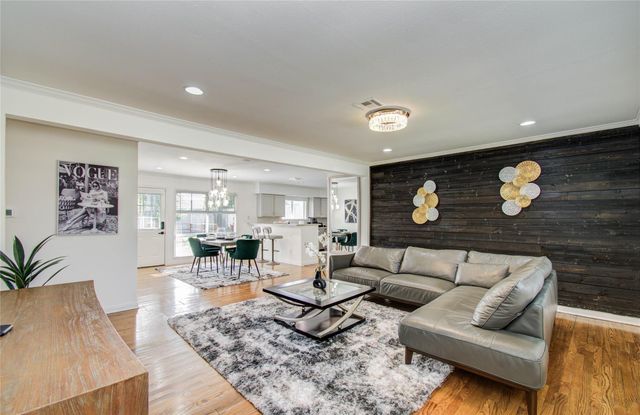 5329 Pagewood Lane, Houston, TX 77056