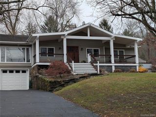 27 Lakeview Road, Carmel, NY 10512