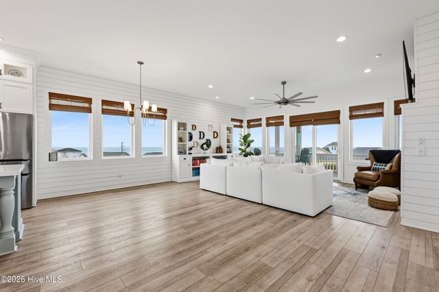 108 Sea Urchin Court, Holly Ridge, NC 28445