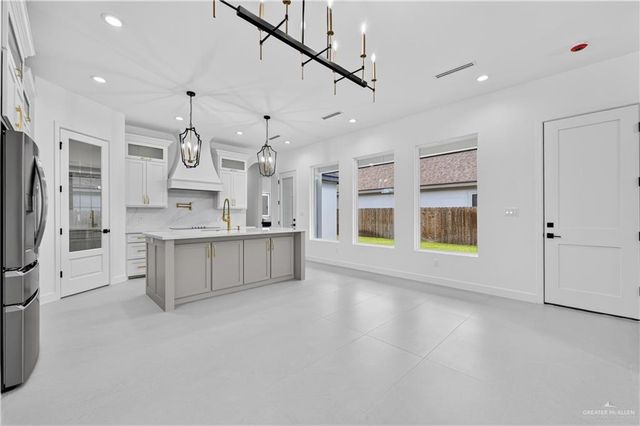 8019 N 49th Lane, Mcallen, TX 78504