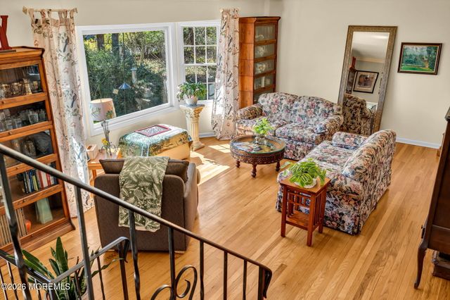 74 Southview Terrace N, Middletown, NJ 07748