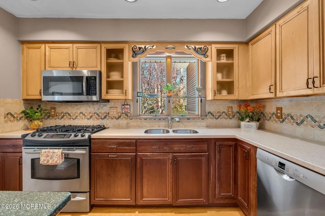 74 Southview Terrace N, Middletown, NJ 07748