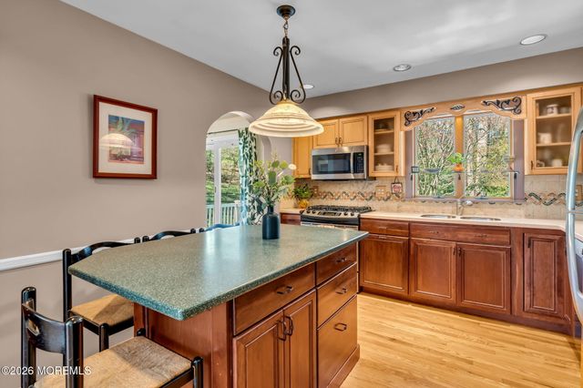 74 Southview Terrace N, Middletown, NJ 07748