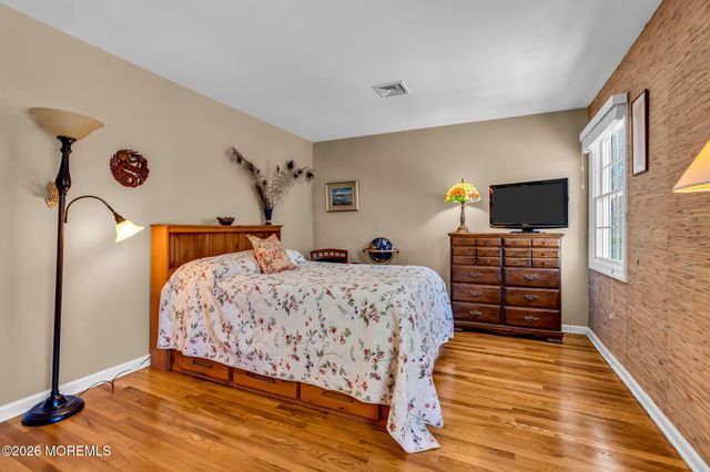 74 Southview Terrace N, Middletown, NJ 07748