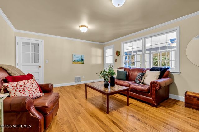 74 Southview Terrace N, Middletown, NJ 07748