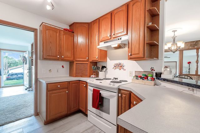 312 N Houston St, Winfield, KS 67156