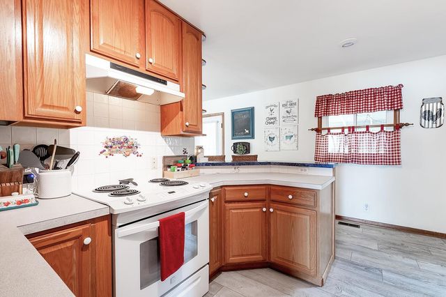 312 N Houston St, Winfield, KS 67156