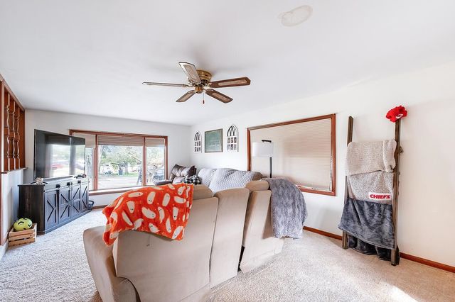 312 N Houston St, Winfield, KS 67156