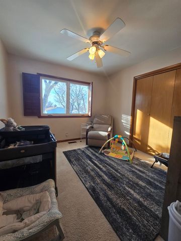 312 N Houston St, Winfield, KS 67156