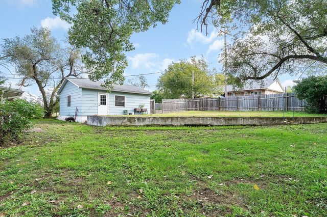 312 N Houston St, Winfield, KS 67156