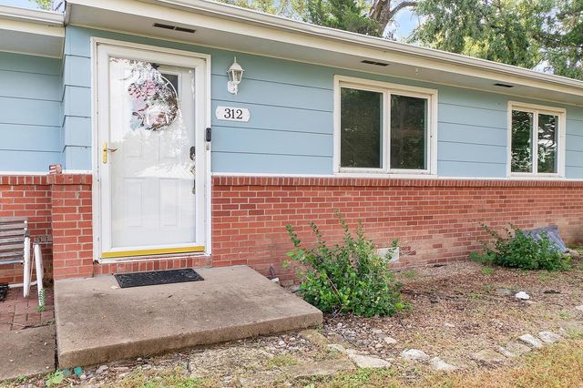 312 N Houston St, Winfield, KS 67156