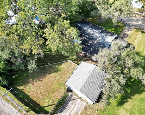 312 N Houston St, Winfield, KS 67156