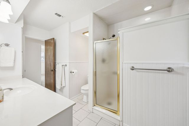 432 Hillview Drive, Hurst, TX 76054