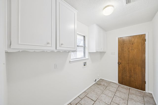 432 Hillview Drive, Hurst, TX 76054