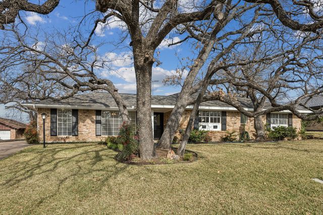 432 Hillview Drive, Hurst, TX 76054