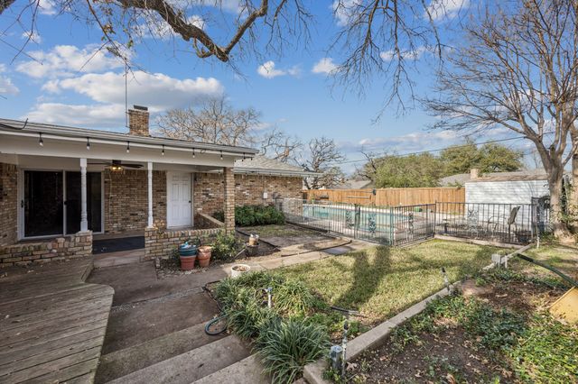 432 Hillview Drive, Hurst, TX 76054