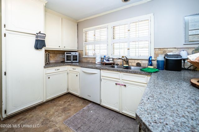 1918 Bellewood Drive, Jackson, MS 39211