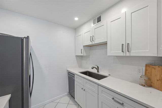 117 7TH STREET N 1, Bradenton Beach, FL 34217