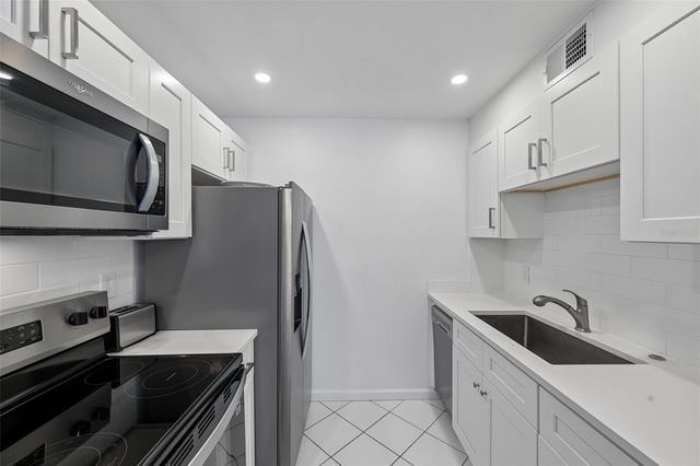 117 7TH STREET N 1, Bradenton Beach, FL 34217
