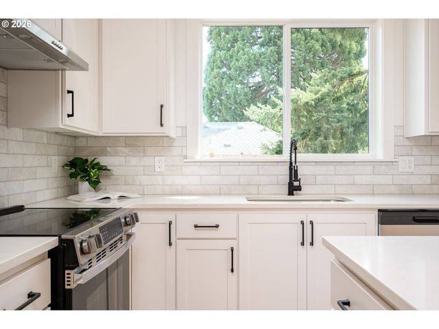 6961 Ne Stanton St, Portland, OR 97213